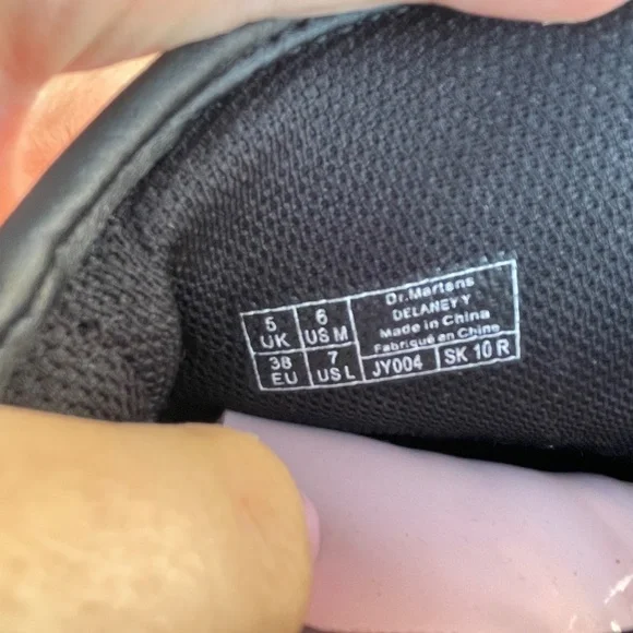 Cleaned🔥DR. MARTIN’S 1460🔥 💗baby pink glossy💗 boots - Picture 9 of 9